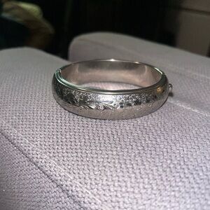 Beautiful Silver Tone Floral Etched Hinged Bangle Bracelet